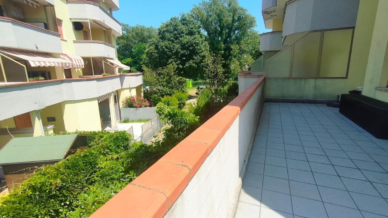 La Dolce Vita - Apartment With Shared Pool And Large Terrace Lido delle Nazioni Eksteriør billede