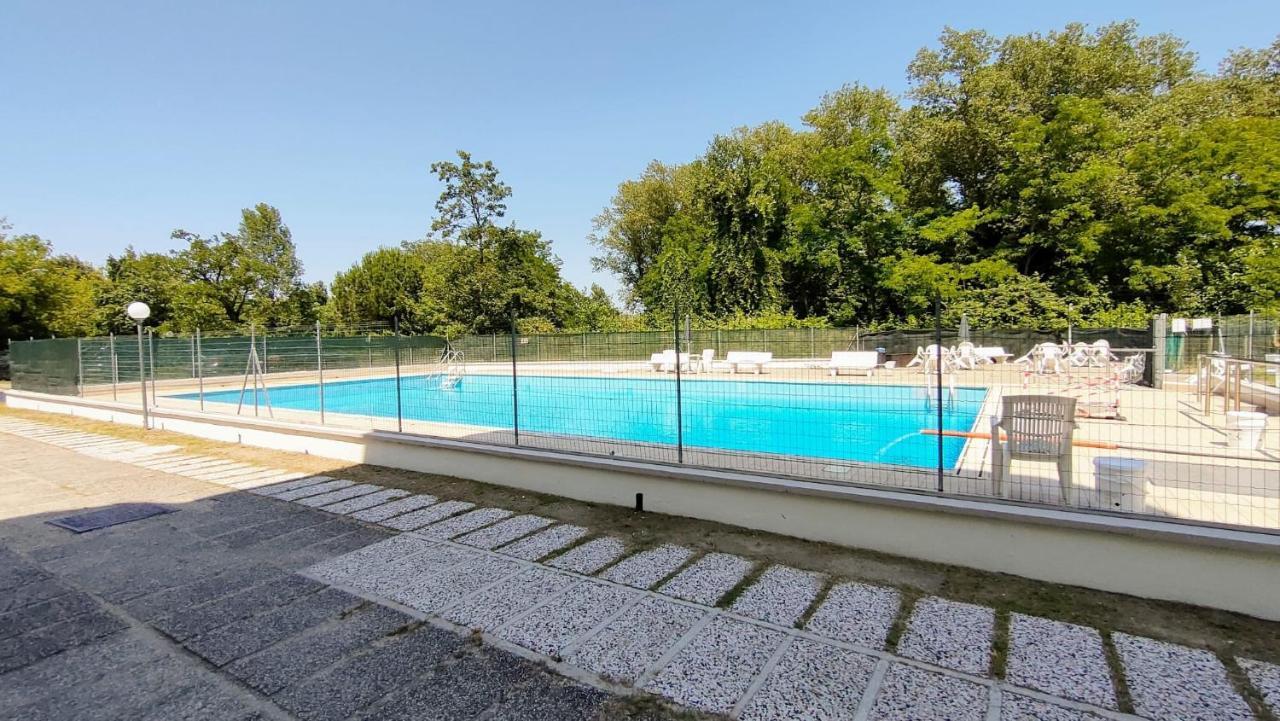 La Dolce Vita - Apartment With Shared Pool And Large Terrace Lido delle Nazioni Eksteriør billede